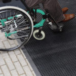 NOTRAX 599B Oct-O-Flex Bevelled - Mata wejściowa z drenażem, wycieraczka gumowa, wózki inwalidzkie