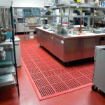 NOTRAX 550RD Cushion Ease Red - Mata przemysłowa modułowa z drenażem, olejoodporna przemysł spożywczy i gastronomia, kuchnia